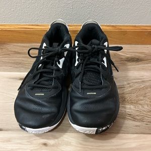 Mens 8 / Womens 9.5 Under Armour Basketball Shoes